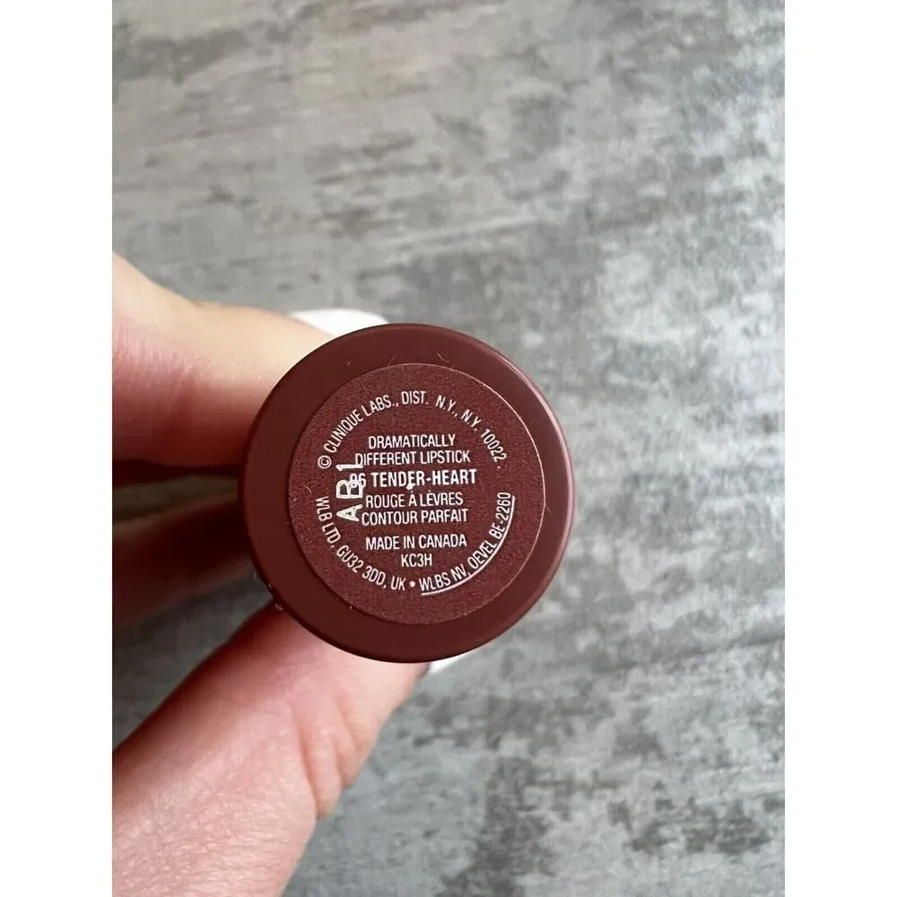 $22 CLINIQUE Dramatically Different Lipstick Shaping Lip Colour Tenderheart NEW